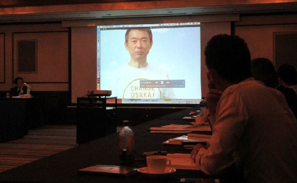 今年のマスコミ倫理懇談会全国協議会の大会では、国民投票の分科会が設けられ、テレビ各局のCM担当者や学者らが意見を交わした。写真は2015年の大阪都構想をめぐる住民投票の経験を報告し、議論する参加者たち＝2018年9月、札幌市、松下秀雄撮影