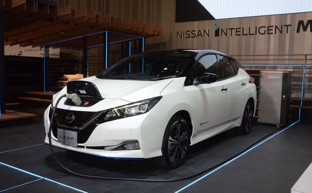 写真・図版 : 日産自動車の電気自動車「リーフe+（イープラス）」＝2019年1月、横浜市
