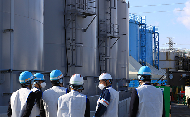 写真・図版 : 廃炉作業が続く福島第一原発の「Ｈ４タンクエリア」＝2019年2月13日