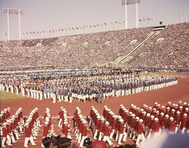 日本の不死鳥のような復興を象徴した東京五輪の開幕式=1964年10月10日
