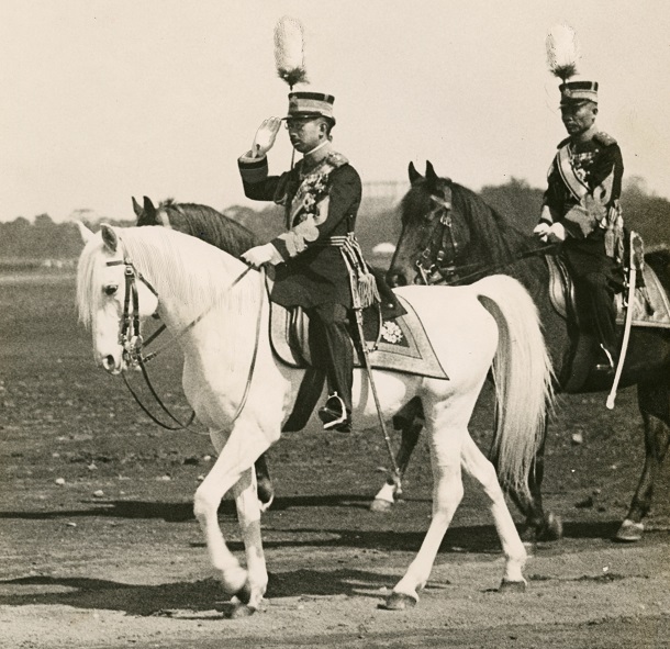 割引も実施中 御野立所の観兵式集合写真 昭和天皇 軍人 戦時 額入り