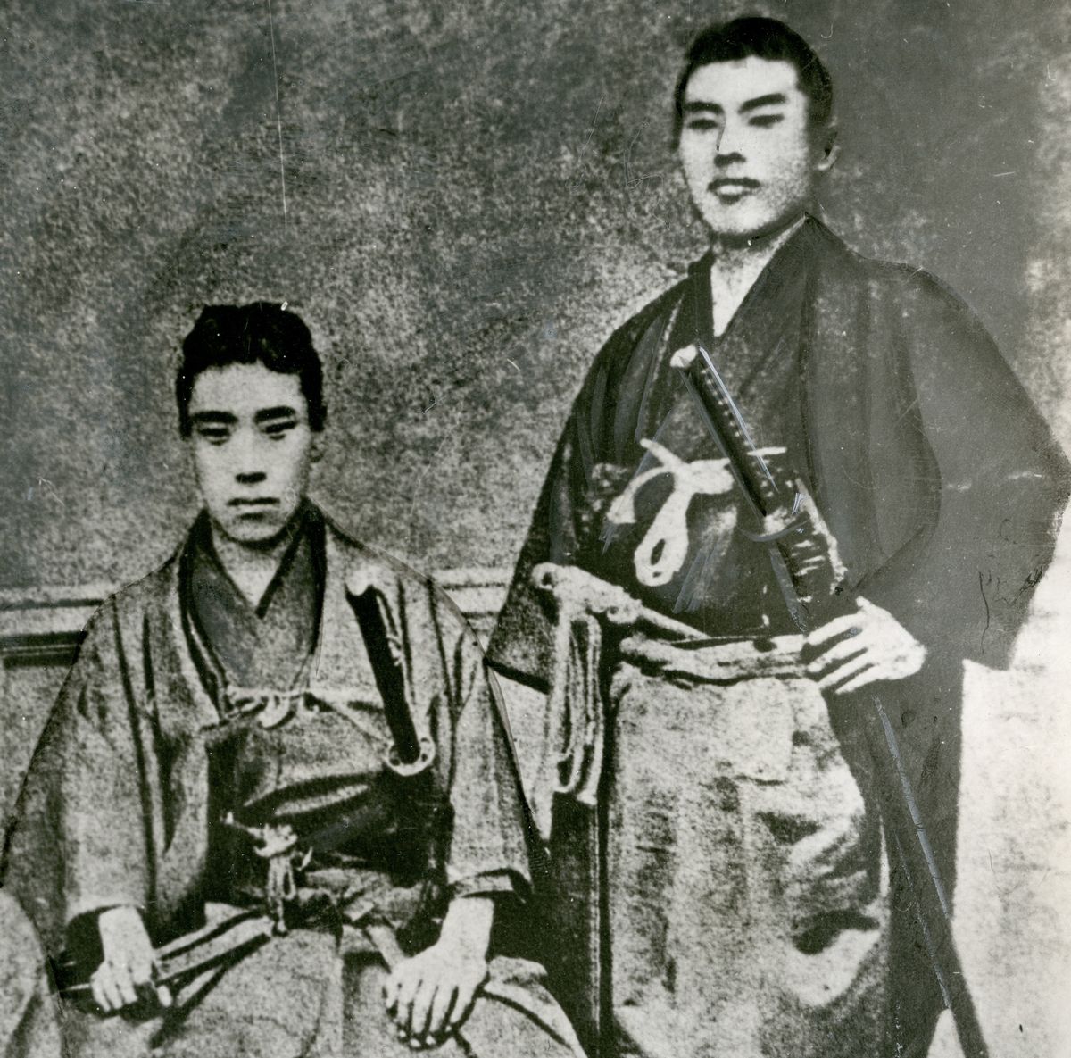 写真・図版 : 幕末の伊藤博文（右）と高杉晋作。ともに吉田松陰の門下だった