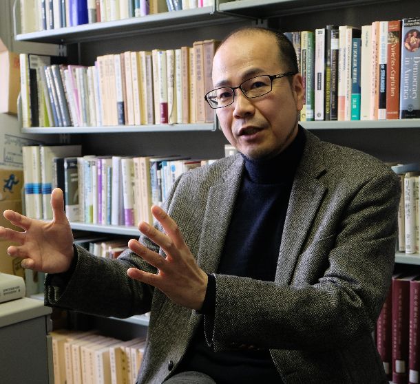 写真・図版 : 井手英策・慶応大教授