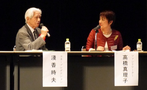 写真・図版 : 第60回科学技術映像祭授賞式のトークショーで語る淺香時夫さん（左）＝2019年4月19日、東京・科学技術館