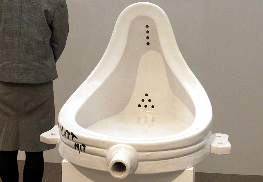 写真・図版 : マルセル・デュシャンの「泉」＝2005年1月、横浜美術館