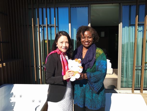 写真・図版 : With Vice-President Aya Komaki, from the Hellosmile Awareness Project for Cervical Cancer Prevention (October 26, 2018)