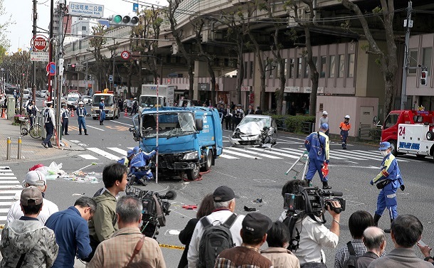 高齢ドライバーによる事故現場＝2019年4月19日、東京都豊島区