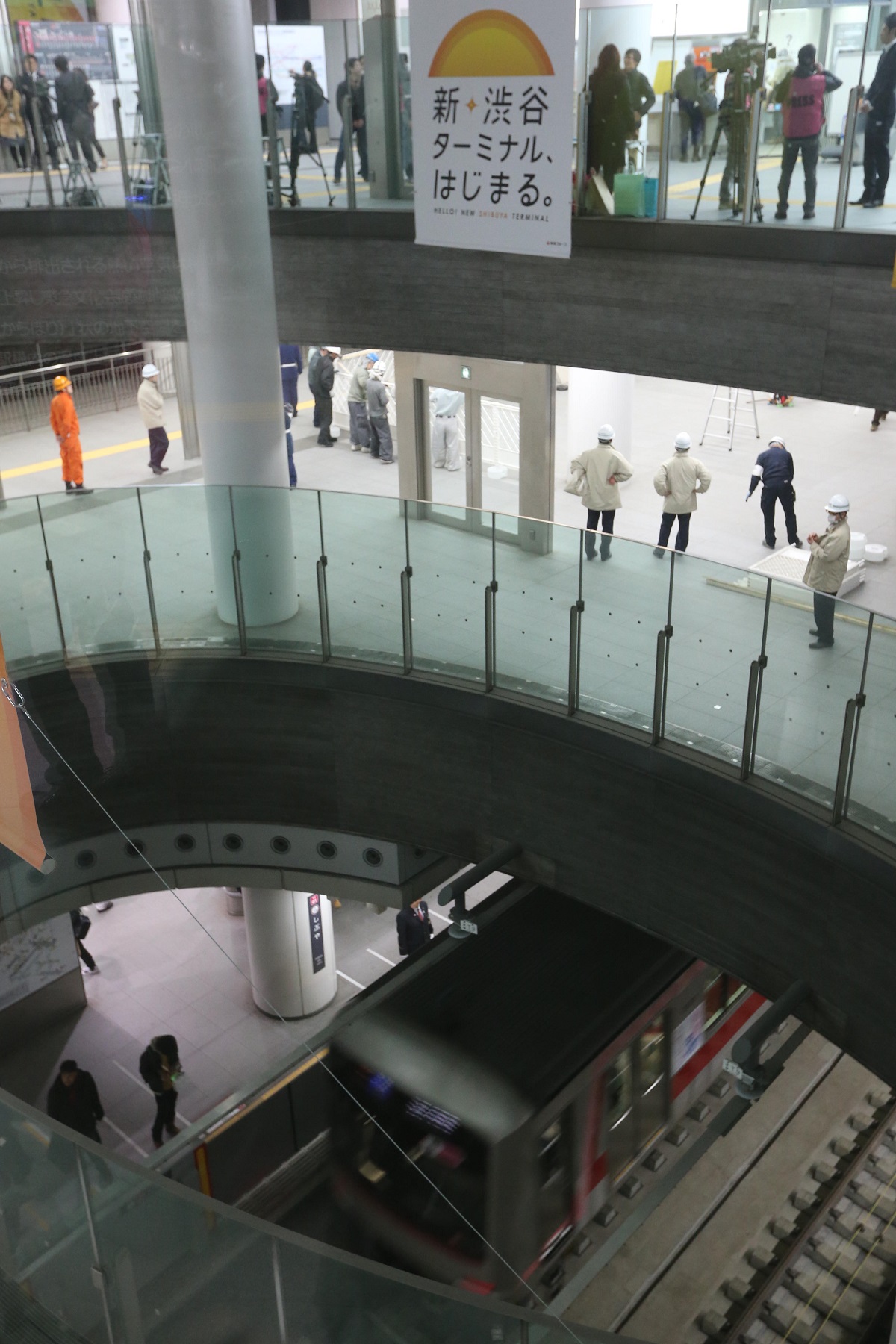 写真・図版 : オープンした当時の新しい渋谷駅=2013年3月16日