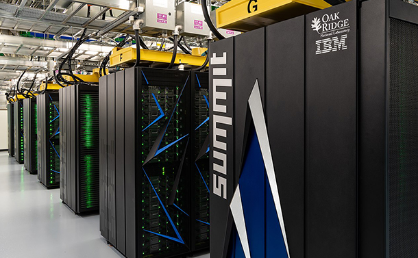 写真・図版 : 米IBMのスーパーコンピューター「Summit」（同社提供）