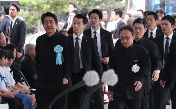 沖縄慰霊の日の安倍首相へのヤジが意味するもの