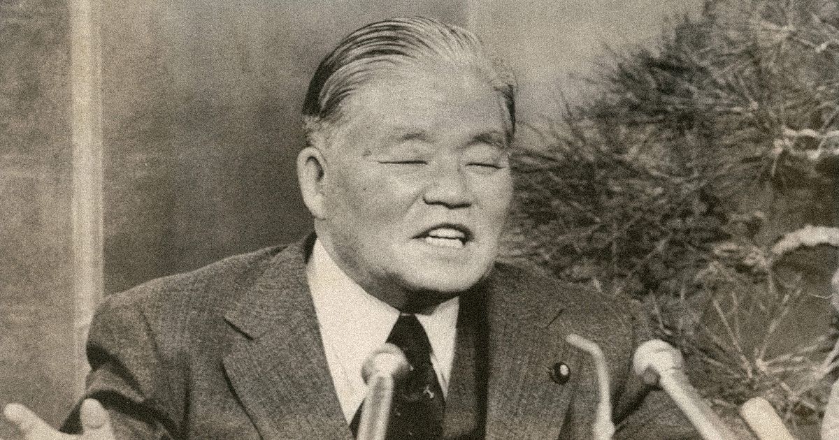 写真・図版 : 記者会見する大平正芳首相＝1978年12月28日