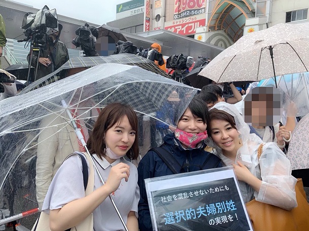 写真・図版 : 2019年7月7日、JR中野駅前