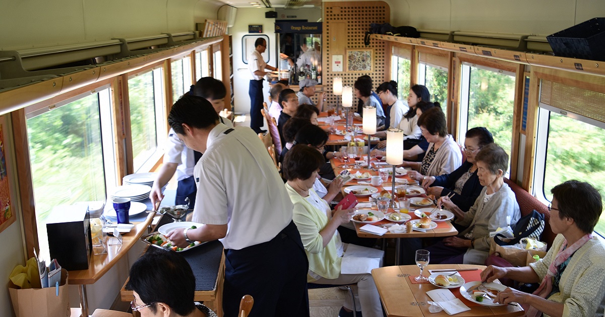 写真・図版 : 肥薩おれんじ鉄道・JR九州の「おれんじ食堂」