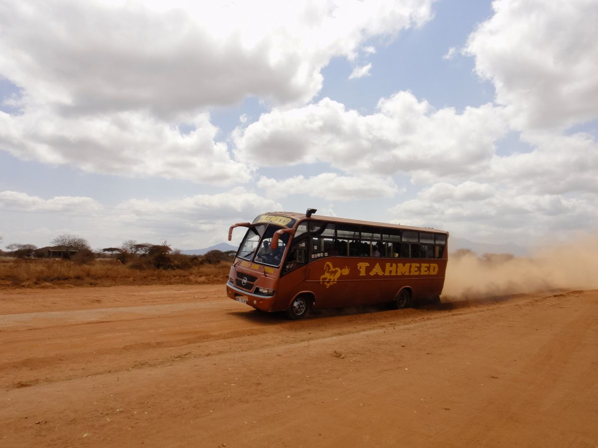 写真・図版 : イメージ写真　Authentic travel/shutterstock.com