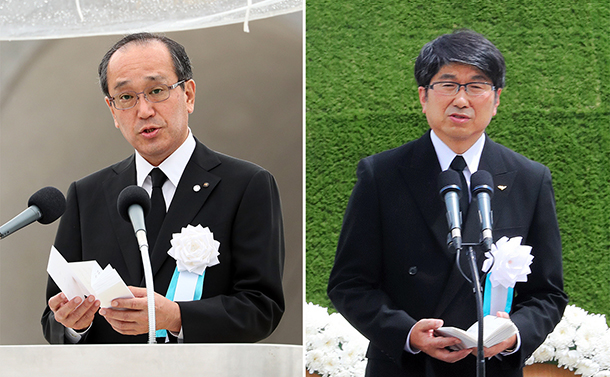 写真・図版 : 平和宣言を述べる広島市の松井一実市長（左）と長崎市の田上富久市長