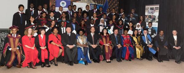 写真・図版 : AIMS南アフリカの卒業式＝AIMS South Africa提供