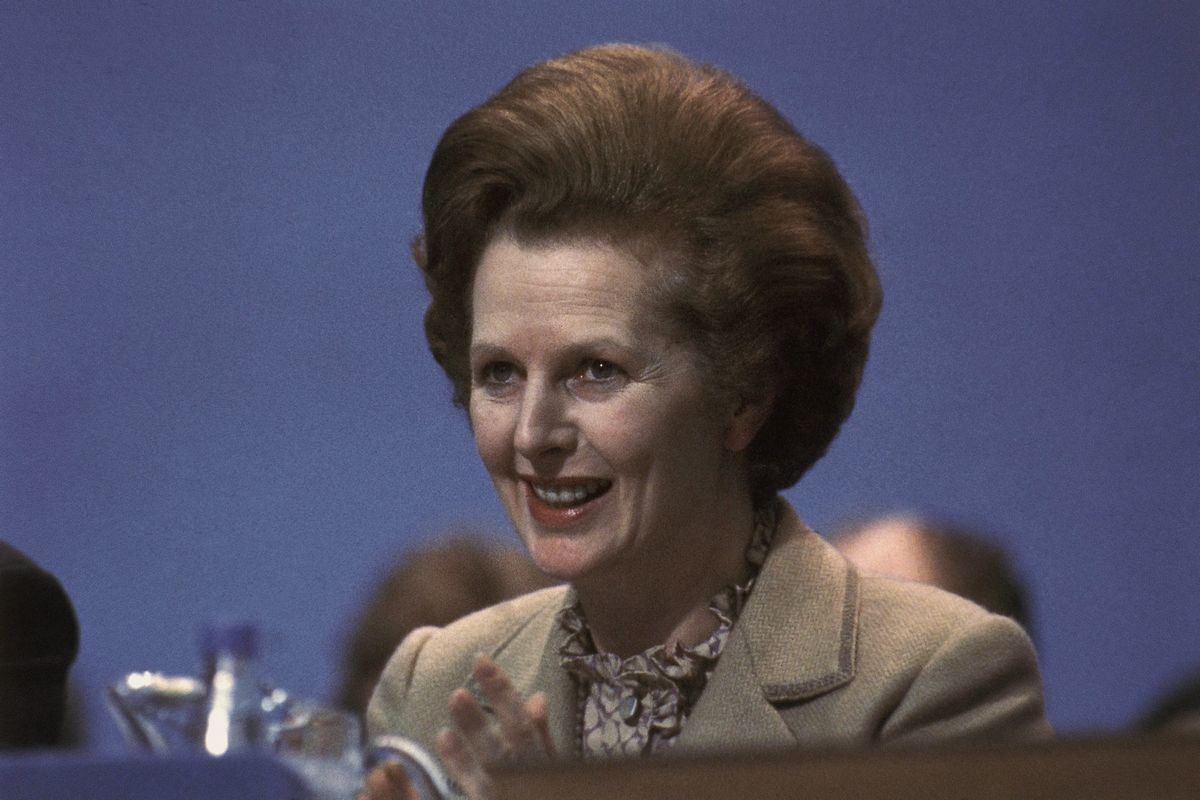 写真・図版 : 1982年10月5日の保守党の会合で話すサッチャー首相＝ AP