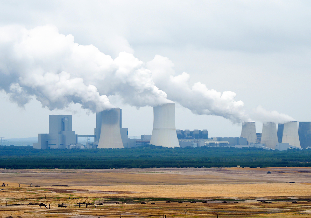 写真・図版 : ドイツの石炭火力発電所＝2019年8月、野島淳撮影 