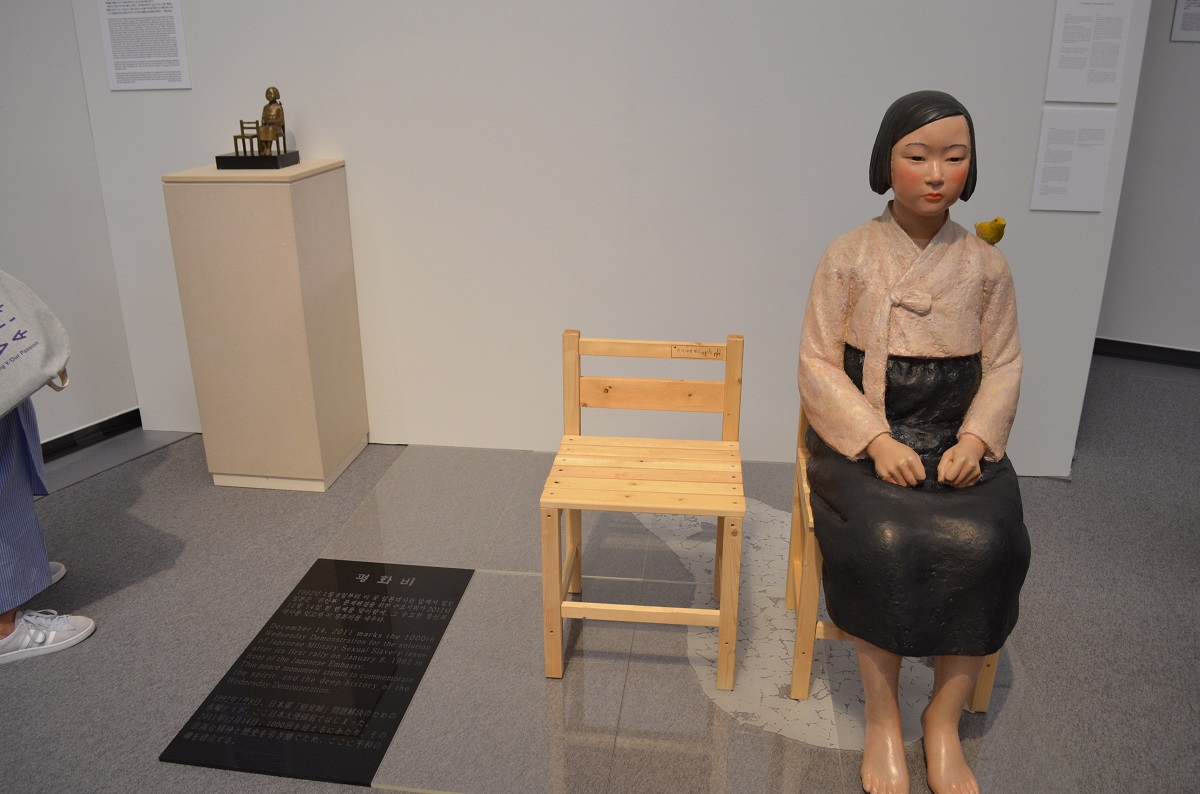 写真・図版 : 展示が中止された「表現の不自由展・その後」＝2019年７月31日、名古屋市の愛知芸術文化センター