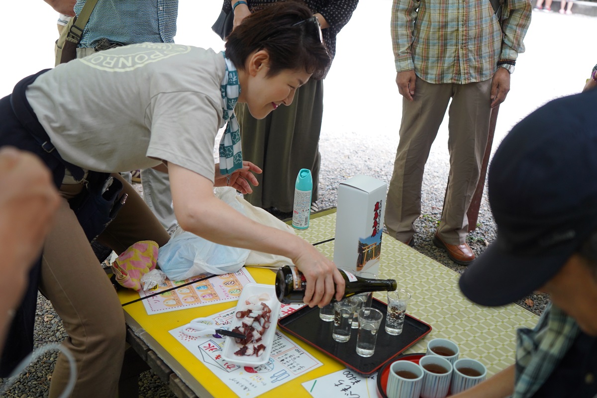 写真・図版 : 蛸ブツと日本酒で、これぞ「平手造酒ごっこ」