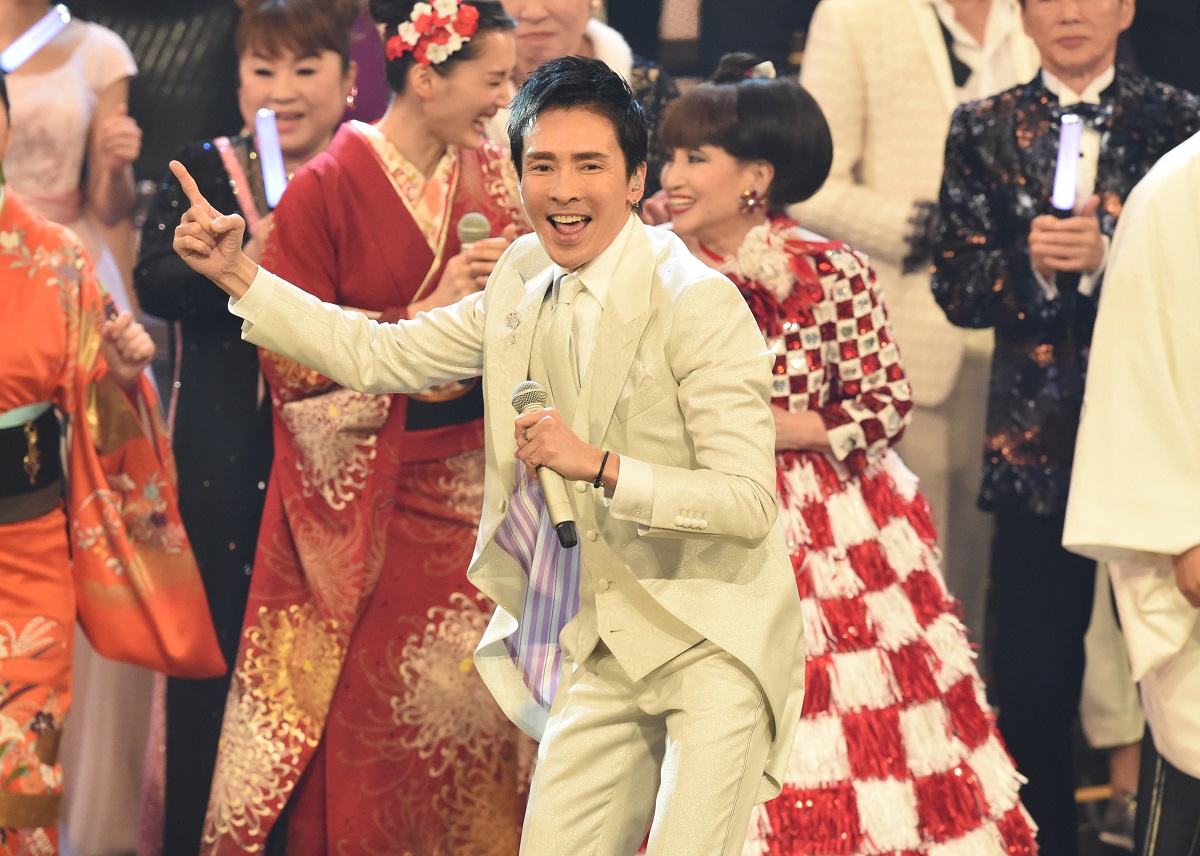 郷ひろみさんの歌手人生は「ゴーゴーゴーゴー　レッツゴーヒロミ」というファンのコールから始まった=2015年、「紅白歌合戦」(NHK)のリハーサルで