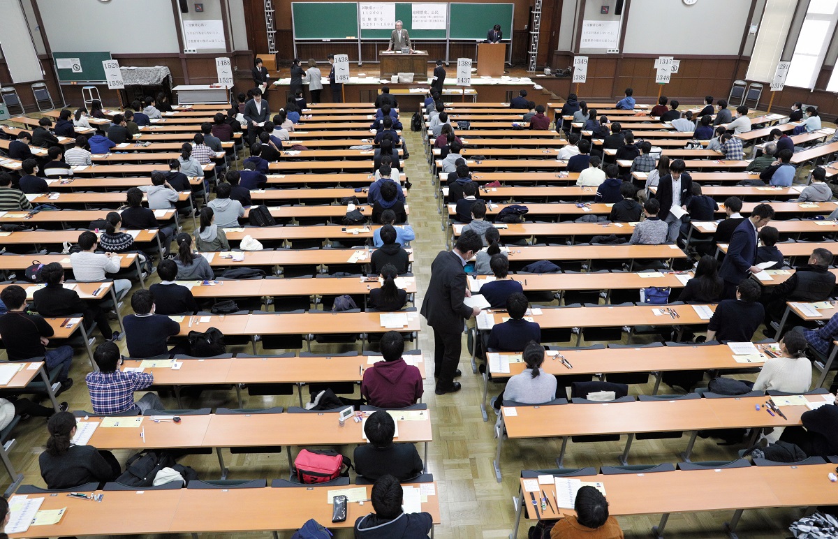 写真・図版 : 2019年1月に実施された大学入試センター試験＝東京大学