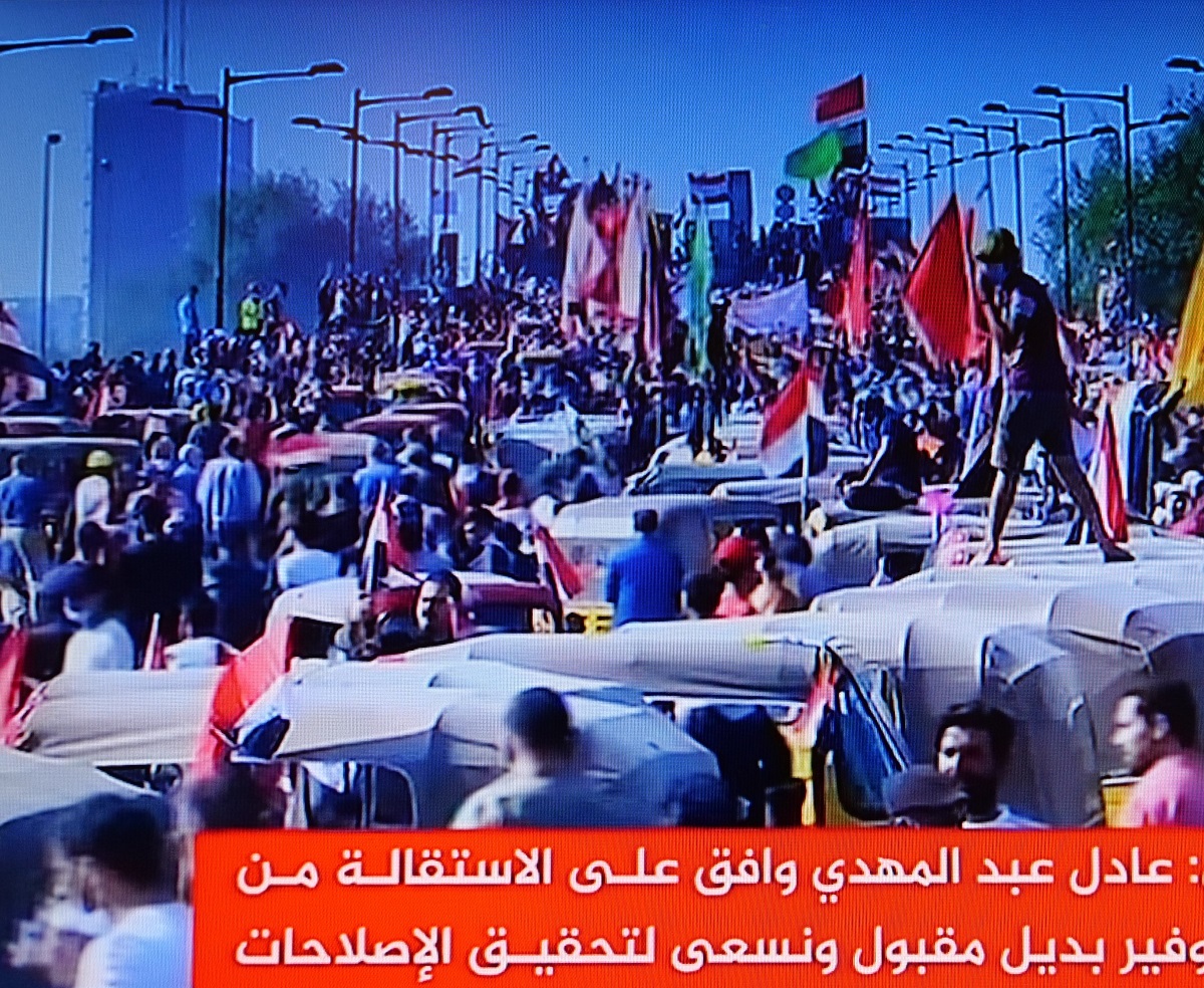アルジャジーラが報じた11月1日のイラクの首都バグダッドでのデモの映像