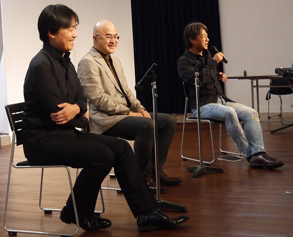 写真・図版 : 和やかに進んだ鼎談。左から高橋望さん、筆者、拓海広志さん＝2019年11月9日、新宿区西早稲田