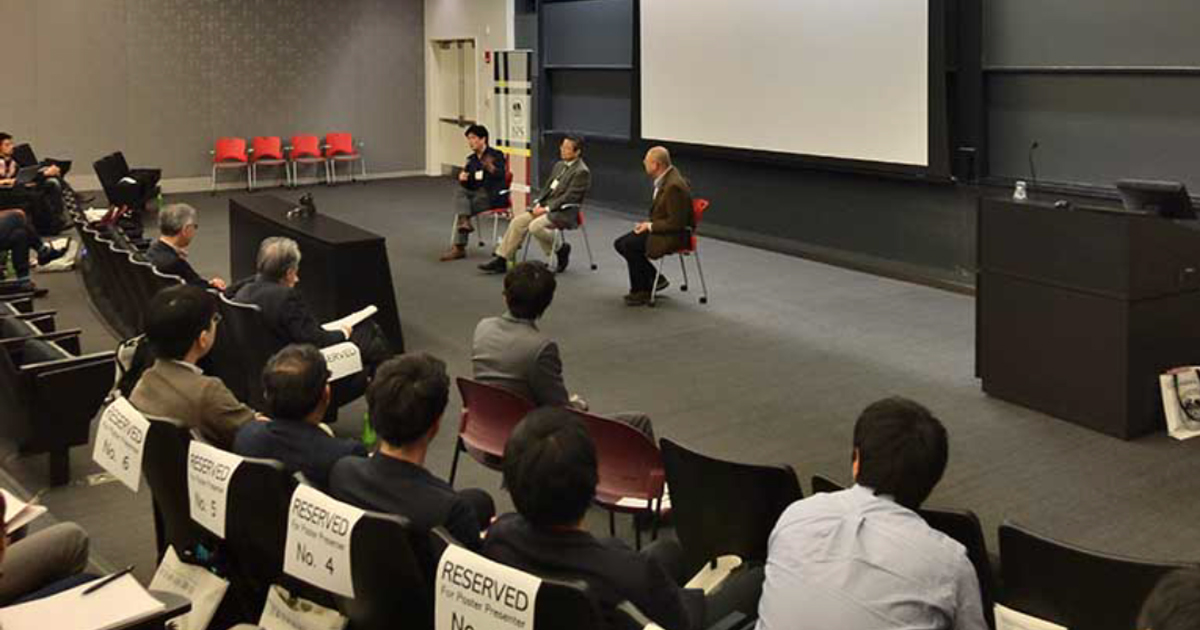 写真・図版 : 小林医師と竹内教授が登壇したパネル討論会