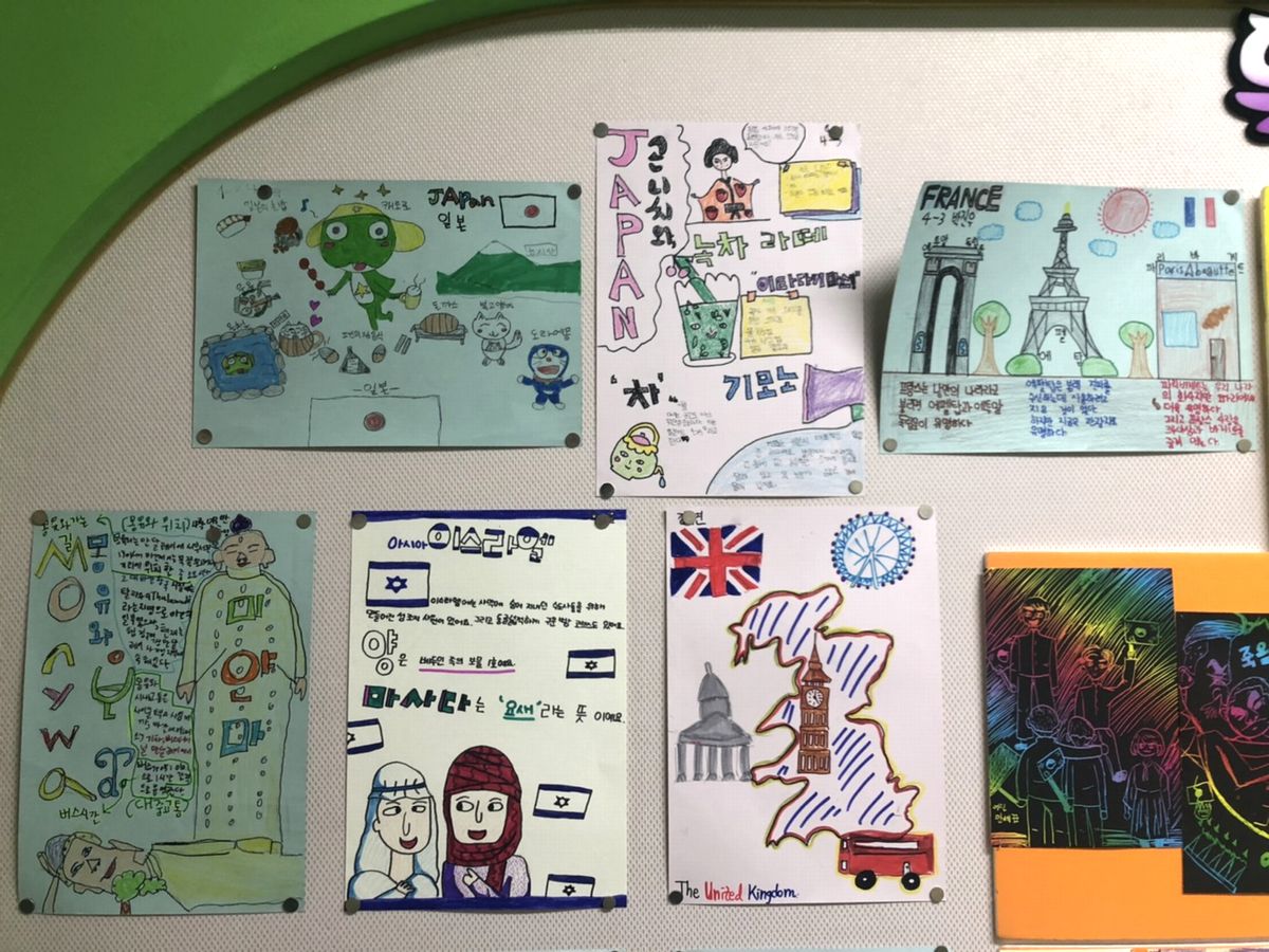写真・図版 : 右側には、木村裕一著「あらしの夜に」を読んでの感想が書かれている。