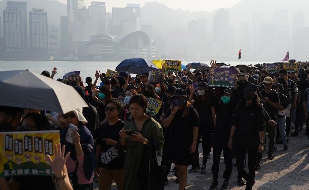 民主派大勝で頑なになる中国。香港に活路はあるか