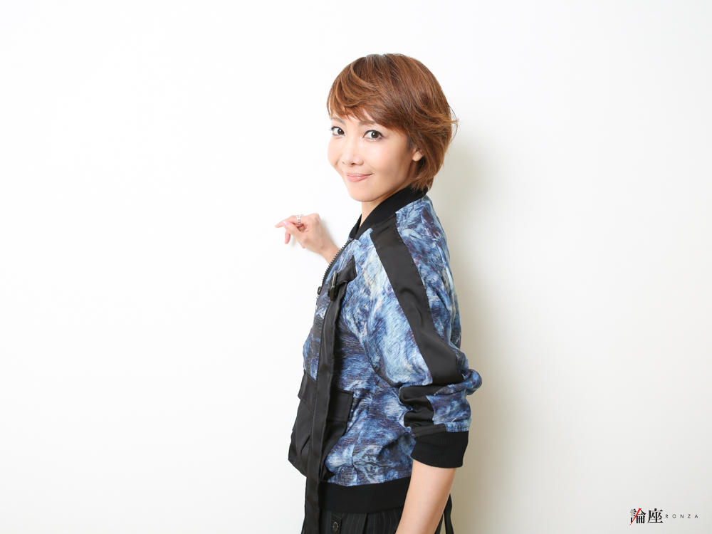 写真・図版 : 柚希礼音＝宮川舞子 撮影