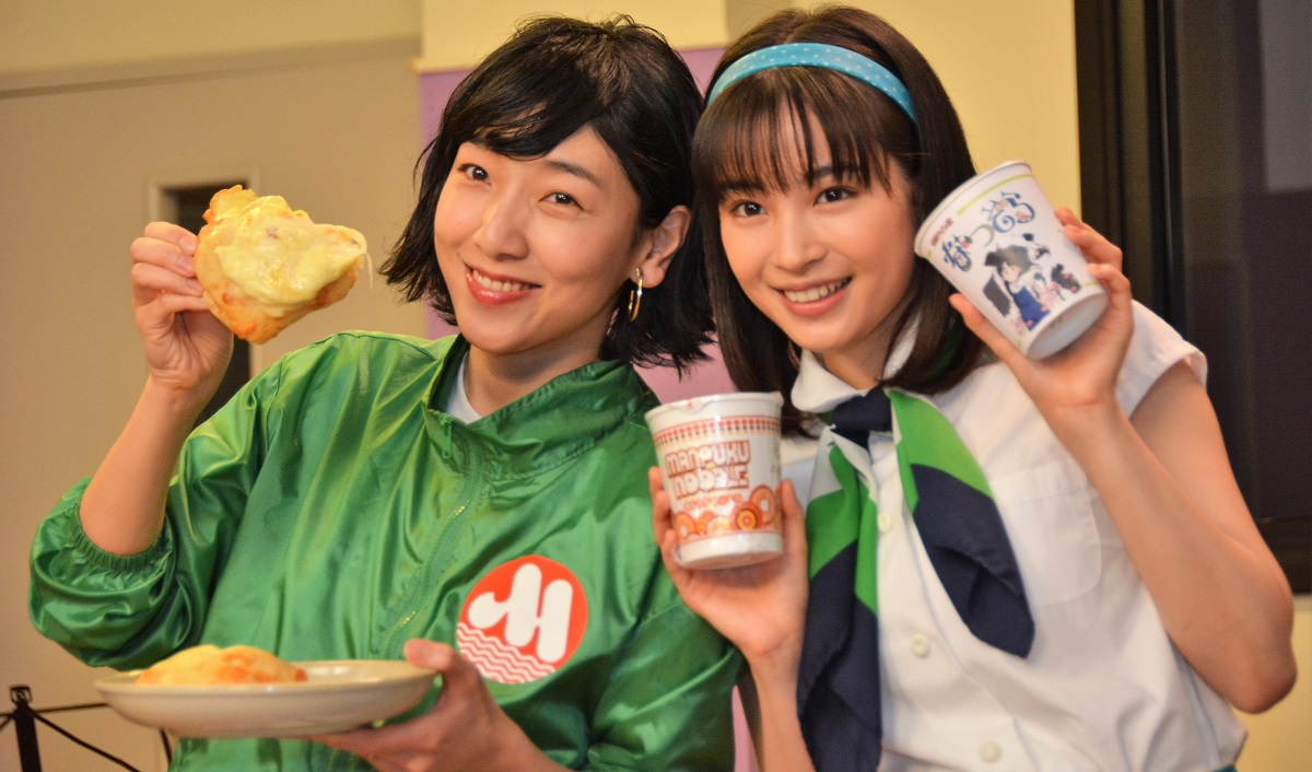 写真・図版 : NHK朝ドラ「まんぷく」で主演の安藤サクラさん(左)と「なつぞら」の広瀬すずさん