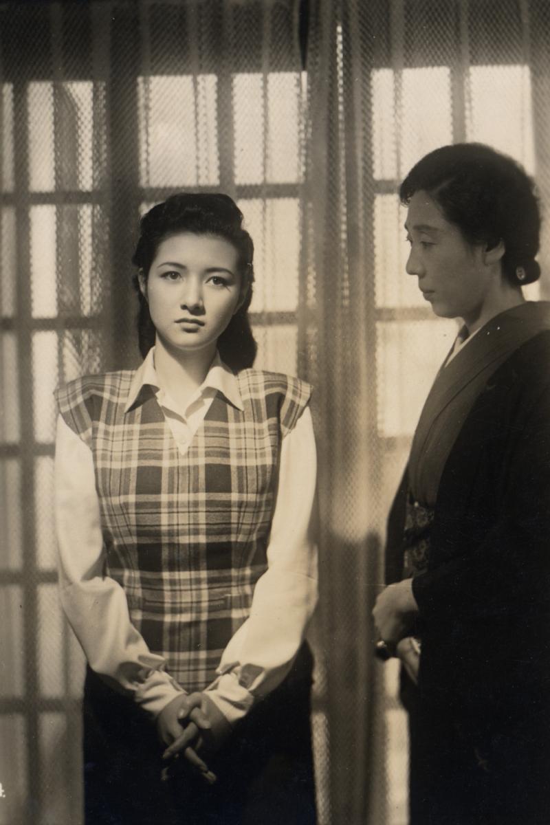 写真・図版 : 昭和23年（1948）ごろの女優・高峰秀子