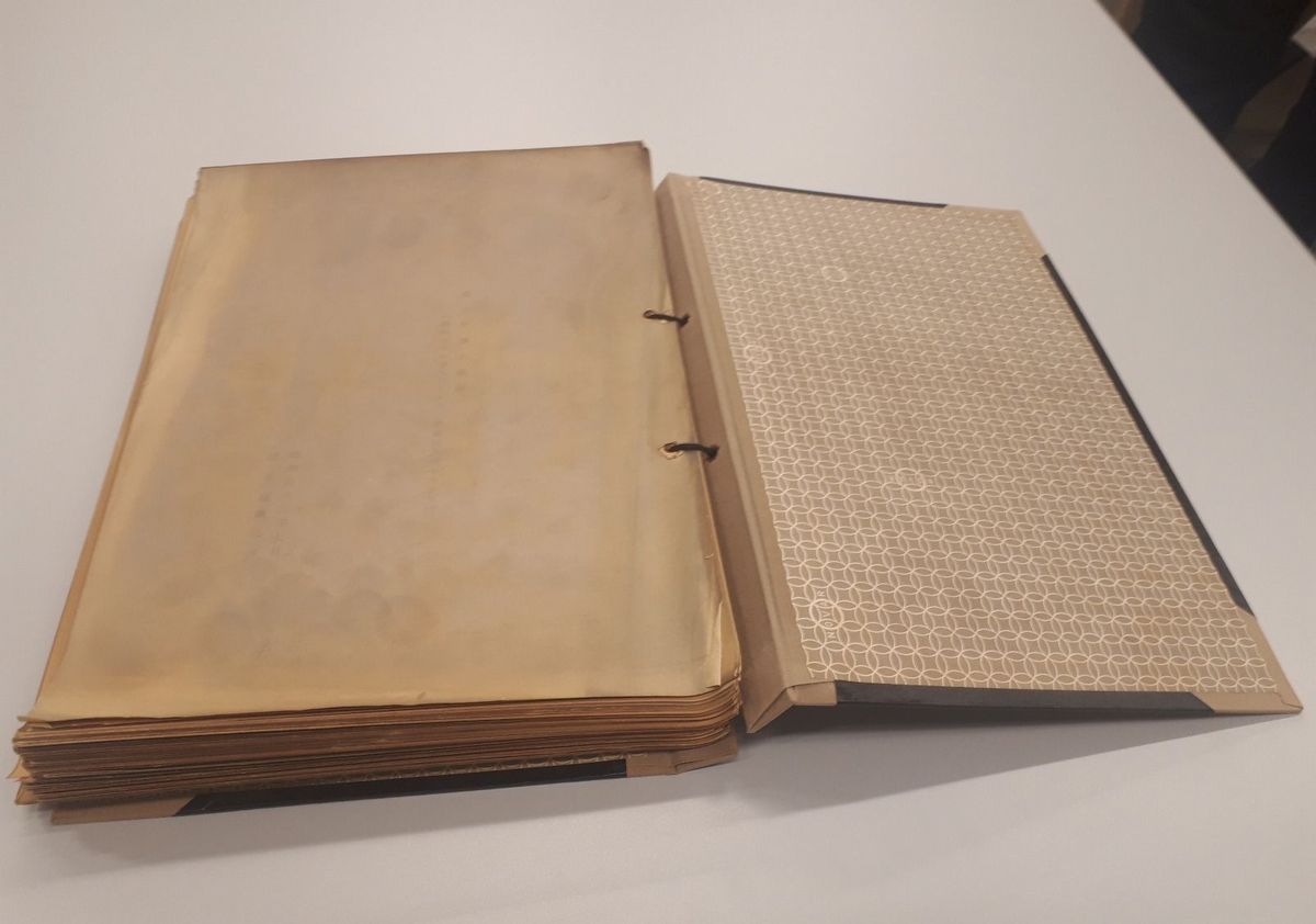 写真・図版 : 三木文書の「日ソ交渉会談録」原本=明治大学で藤田撮影