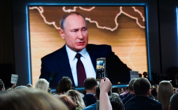 写真・図版 : 記者会見するプーチン大統領＝2019年12月19日、モスクワ　 love4aya / Shutterstock.com