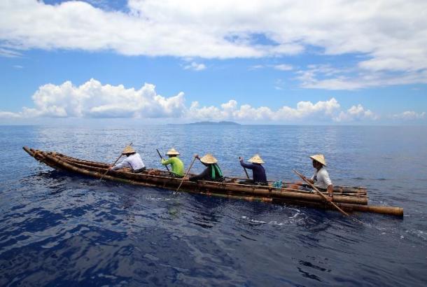 写真・図版 : 台湾東岸沖で試験航海をした竹筏舟の「イラ1号」