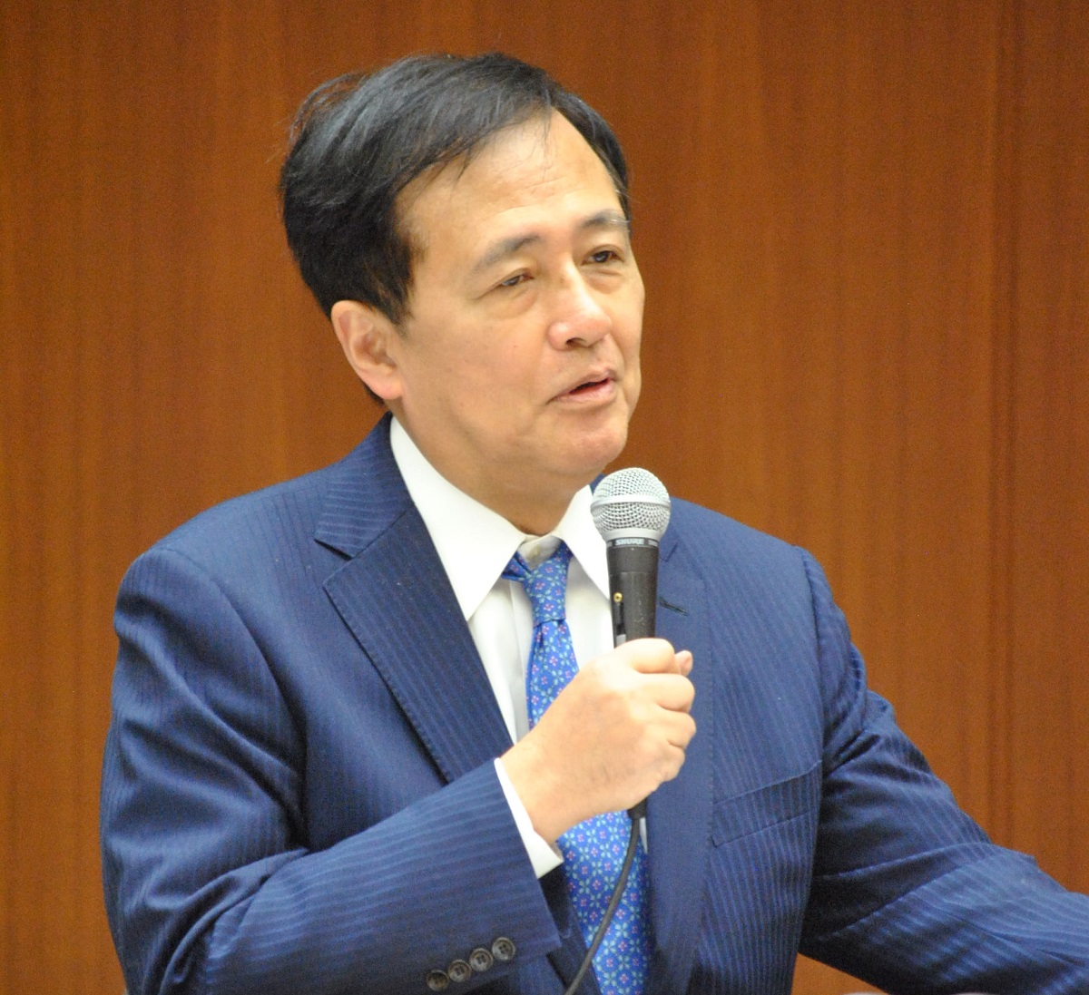 写真・図版 : 世田谷区長の保坂展人氏(64)