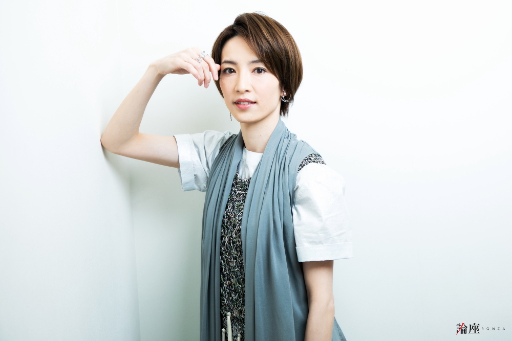 早霧せいなインタビュー 下 拡大写真 橘涼香 論座 朝日新聞社の言論サイト
