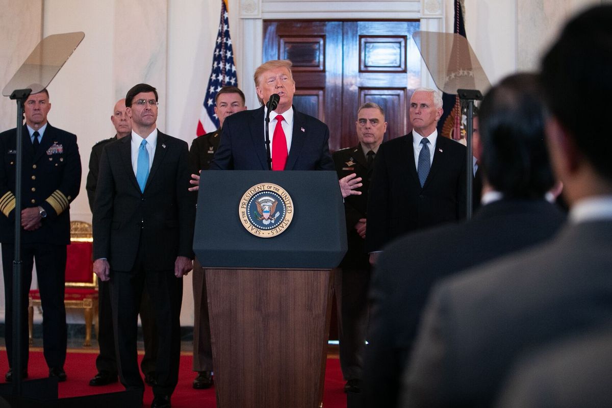 写真・図版 : ホワイトハウスでイランに関する声明を発表するトランプ大統領＝ワシントン、ランハム裕子撮影、2020年1月8日
