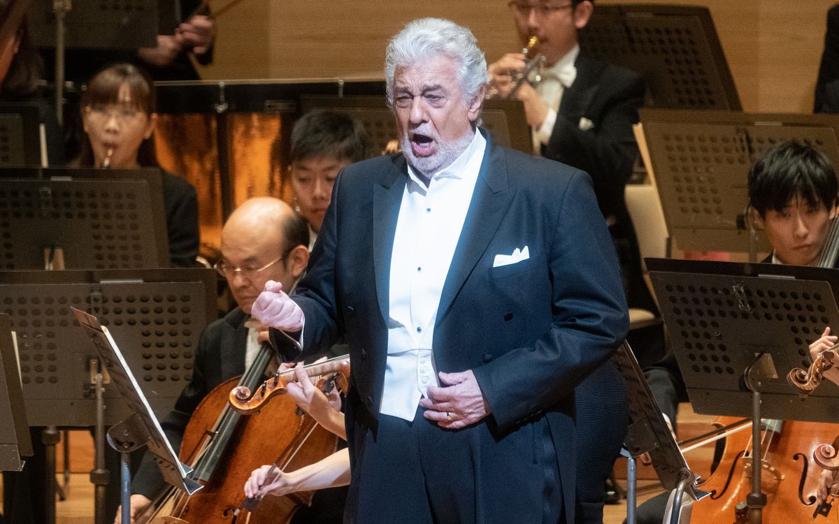 写真・図版 : 美声を聞かせるドミンゴ＝2020年1月31日、東京都港区・サントリーホールで （C）堀田力丸