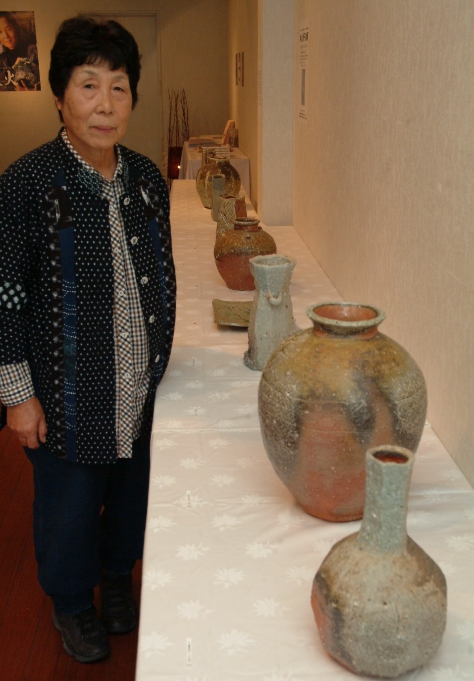 写真・図版 : 陶芸家の神山清子さん＝2009年 
