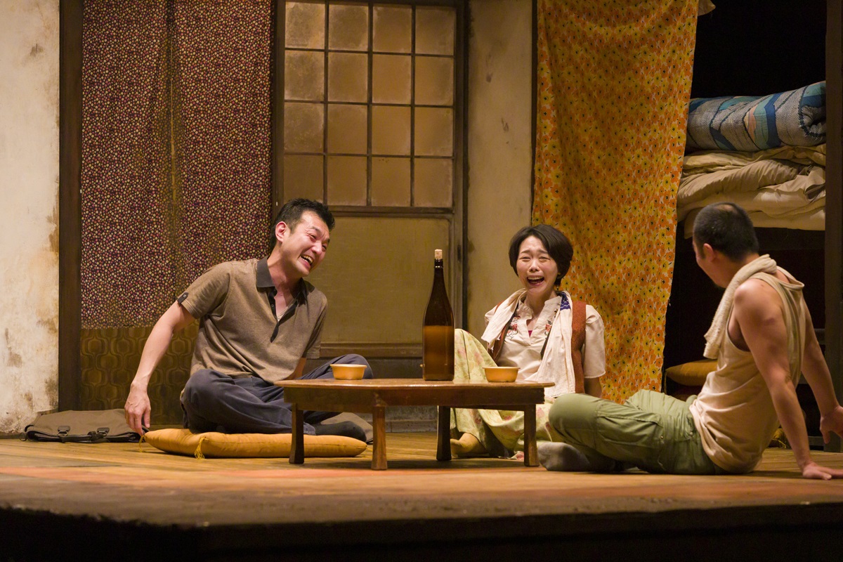写真・図版 : 無観客で上演された温泉ドラゴン『SCRAP』の舞台＝宿谷誠撮影