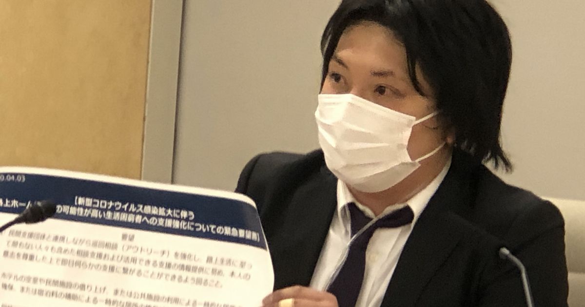 写真・図版 : 4月3日、東京都への申し入れの後、都庁記者クラブにて会見。現状や必要な支援について訴えた。雨宮処凛氏より提供