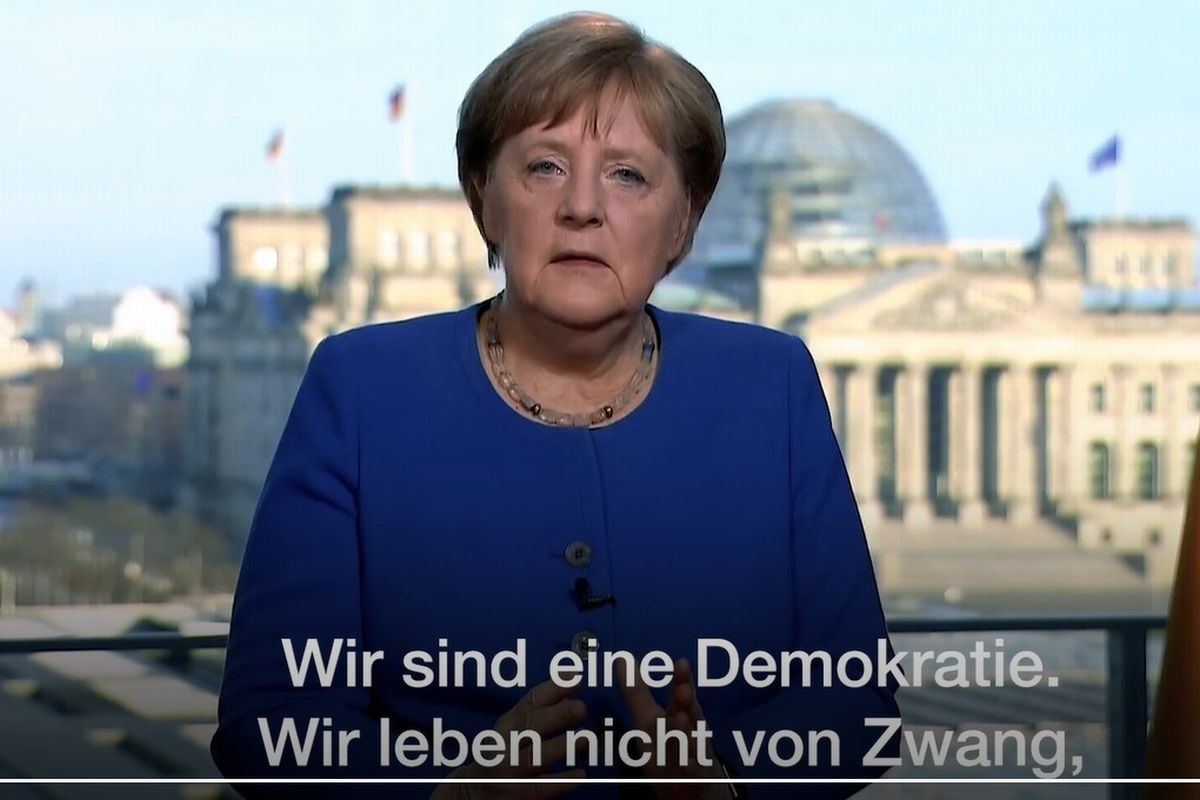 写真・図版 : コロナ問題でのテレビ演説するドイツのメルケル首相＝ドイツ政府HPより 