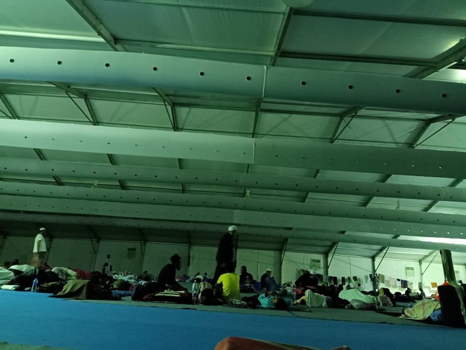写真・図版 : 集団感染の引き金となったモスクで行われた大規模集団礼拝で、参加者たちが寝泊まりしていたテント。４日間寝食を共にしていた（モスク集団礼拝参加者から提供）