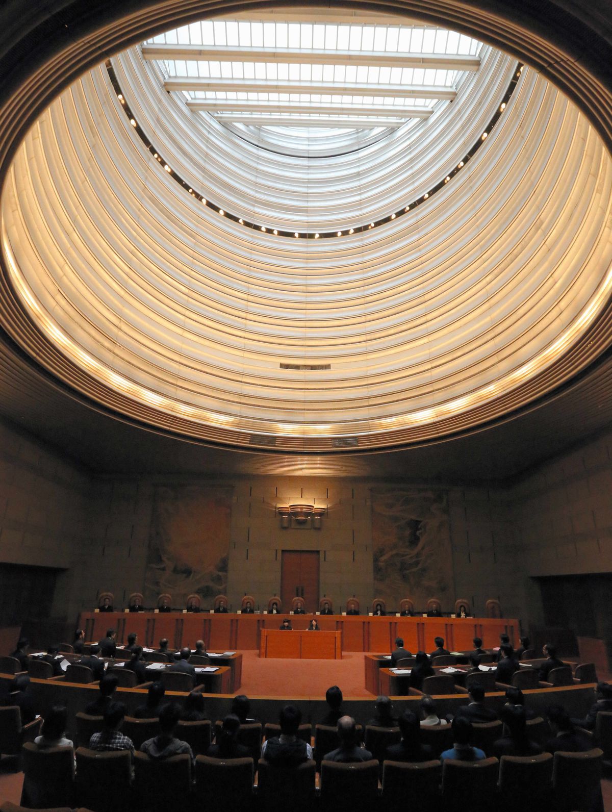 写真・図版 : 最高裁判所の大法廷