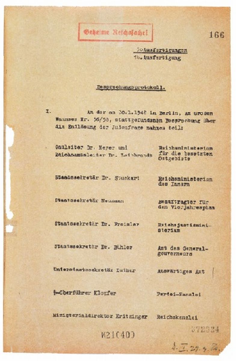 写真・図版 : 1942年1月にナチスが「ユダヤ人問題の最終解決」のために開いたヴァンゼー会議の議事録