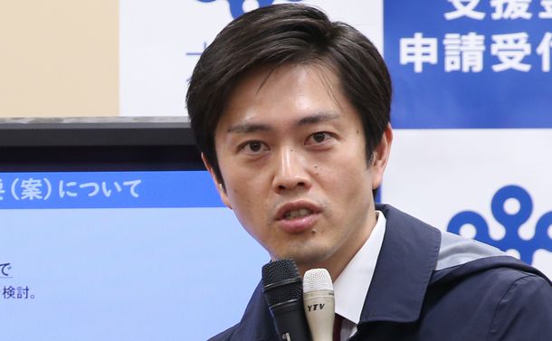 写真・図版 : 大阪府の吉村洋文知事