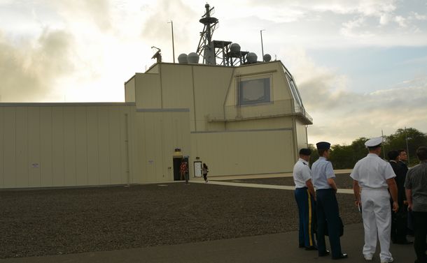 写真・図版 : 米ハワイ州カウアイ島にある米軍のイージス・アショア実験施設＝2018年1月。朝日新聞社